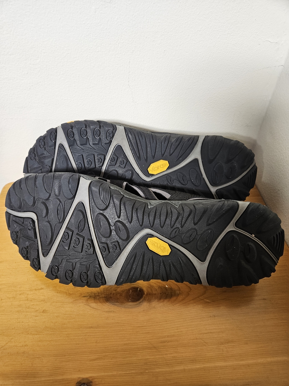 Merrell Men's Black & Gray Trail Sandals - Picture 4 of 5